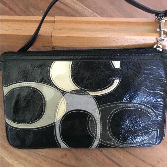 Coach Peyton inlaid C wristlet - Picture 4 of 5
